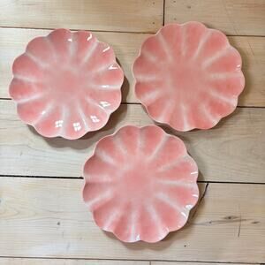 Nicole Miller Home NWOT Pink Scalloped Dinner Plates Set of 3 Some Flaws
